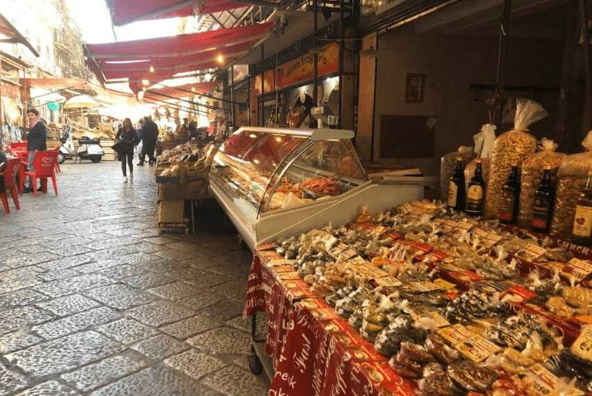 Jedzenie uliczne w Palermo: jak smakuje i gdzie je znaleźć?