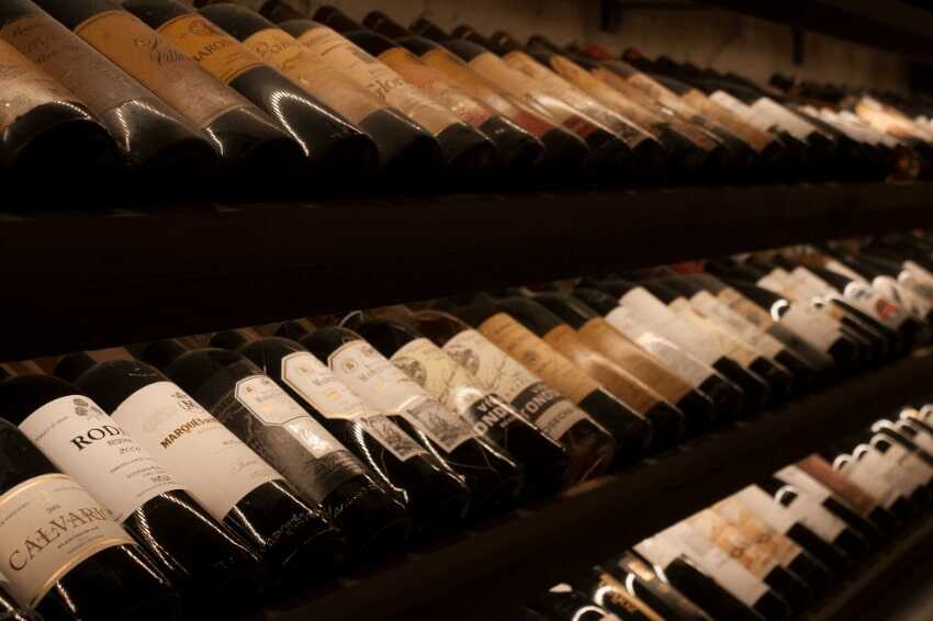 Jak przechowywać wino w warunkach domowych?