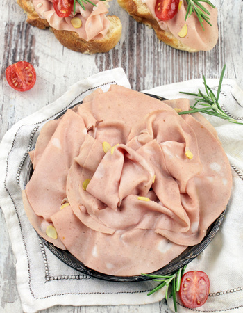 Mortadella Bologna IGP con Pistacchio - mortadela bolońska z pistacjami