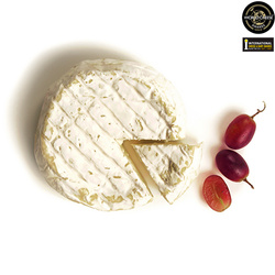 Camembert di Bufala - kremowy włoski ser z mleka bawolego