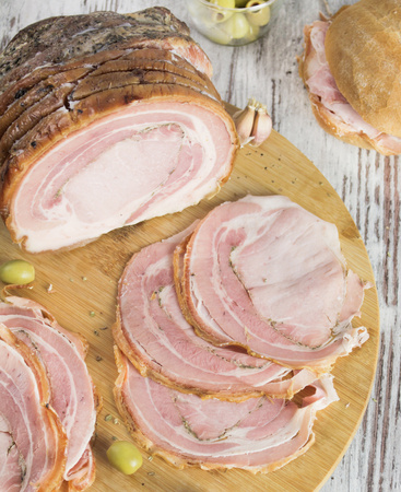 Porchetta - włoska pieczeń wieprzowa z przyprawami