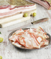 Pancetta Tesa Pepata - toskański boczek dojrzewający z pieprzem