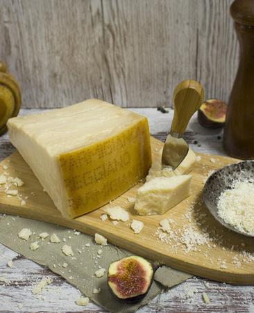 Parmigiano Reggiano DOP - 13 miesięczny ser parmezan