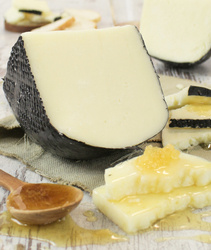 Cacio Nero di Pienza - półtwardy włoski ser z mleka owczego