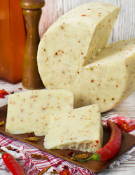 Pecorino Peperoncino - ser owczy z ostrą papryczką