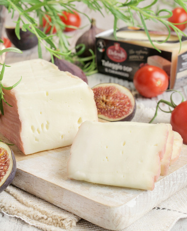 Taleggio DOP - włoski kremowy ser z mleka krowiego 200g